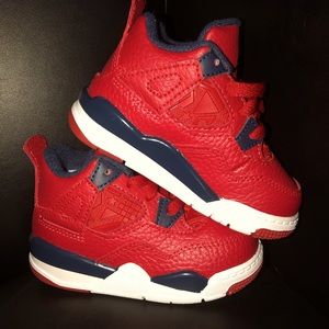 BRAND NEW NEVER WORN BABY JORDAN 4 RETRO SZ 5